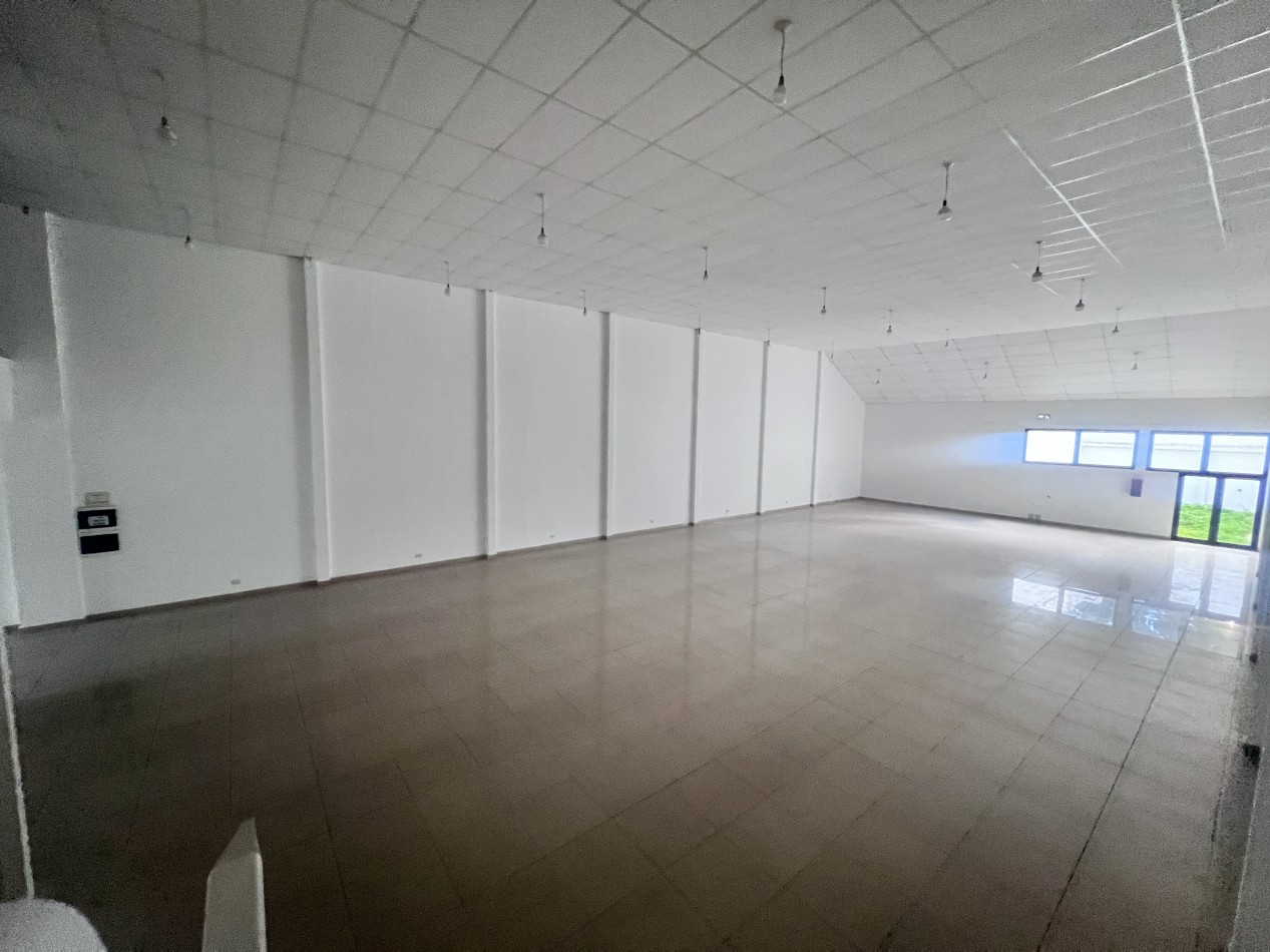 Alquilo local comercial en el centro!