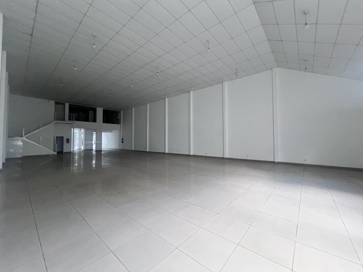 Alquilo local comercial en el centro!