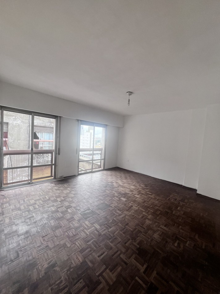 Alquilo monoambiente en el centro!