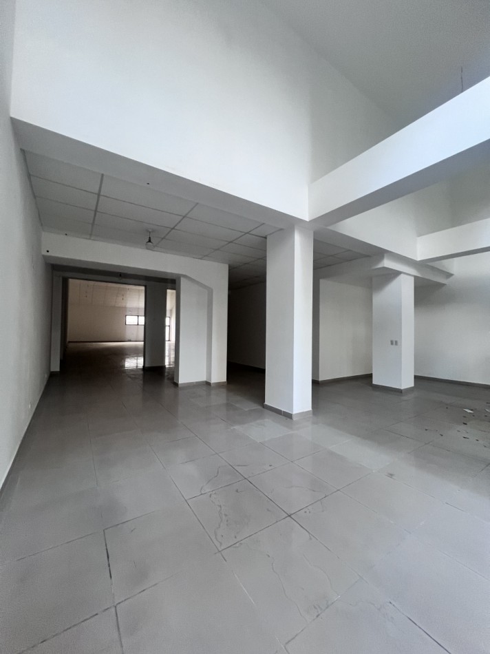 Alquilo local comercial en el centro!