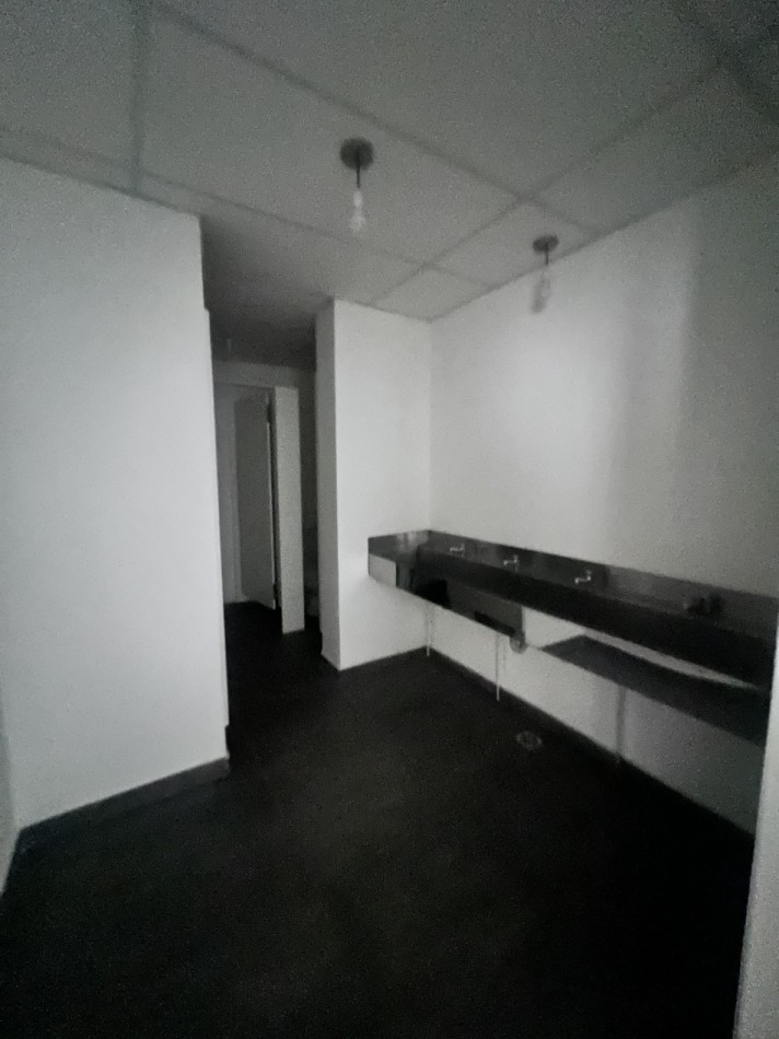 Alquilo local comercial en el centro!