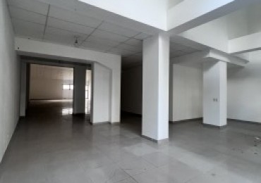 Alquilo local comercial en el centro!