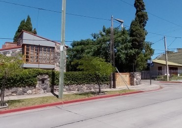 Alquilo casa en Barrio Urca!